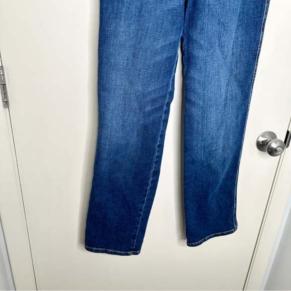 Good American Good Curve Straight Leg Jeans in Indigo593 - Picture 5 of 9